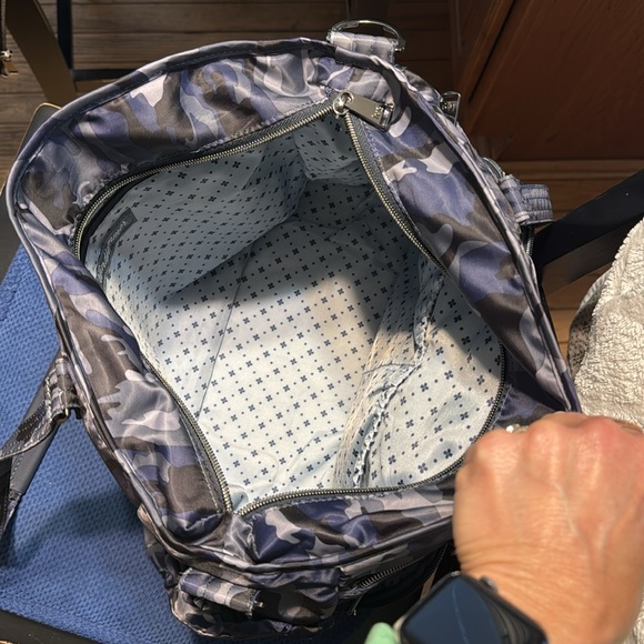 Lug Windjammer Convertible Tote Bag Camo Navy - Picture 12 of 12